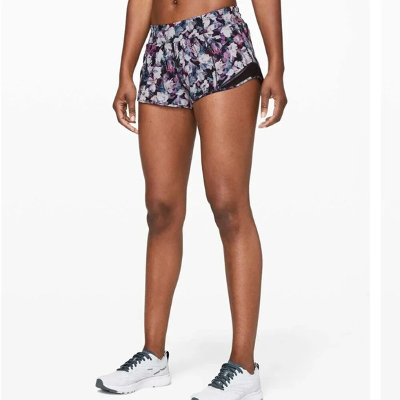 LULULEMON Hotty Hot  Short II *2.5" Purple White Size 6 - Picture 1 of 8